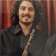 Insegnante di musica laureato in clarinetto, impartisco lezioni di teoria musicale e solfeggio, armonia e anche strumento musicale(clarinetto)